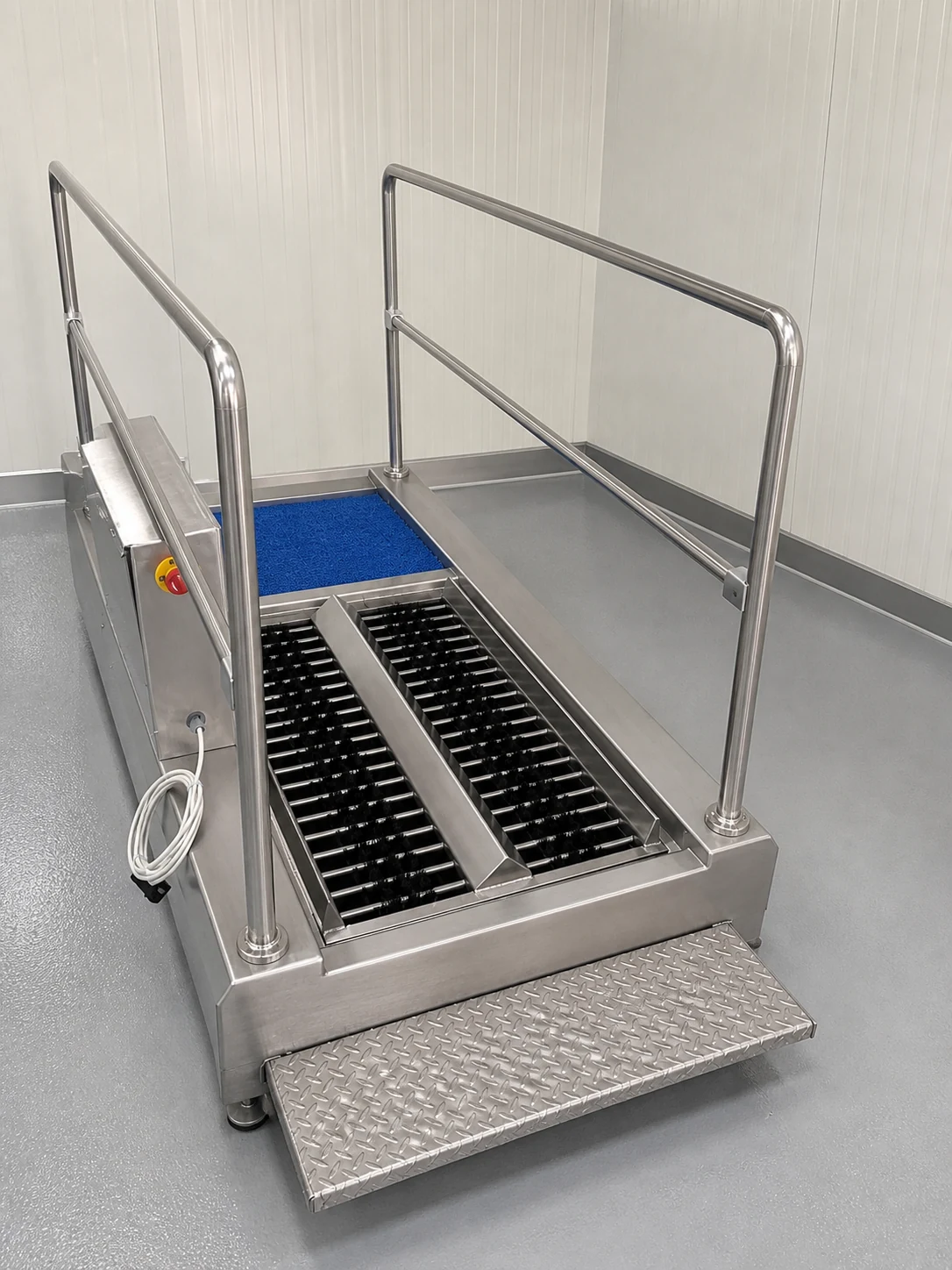 Entry step and sole brushes on the YSB-2 sole cleaning machine